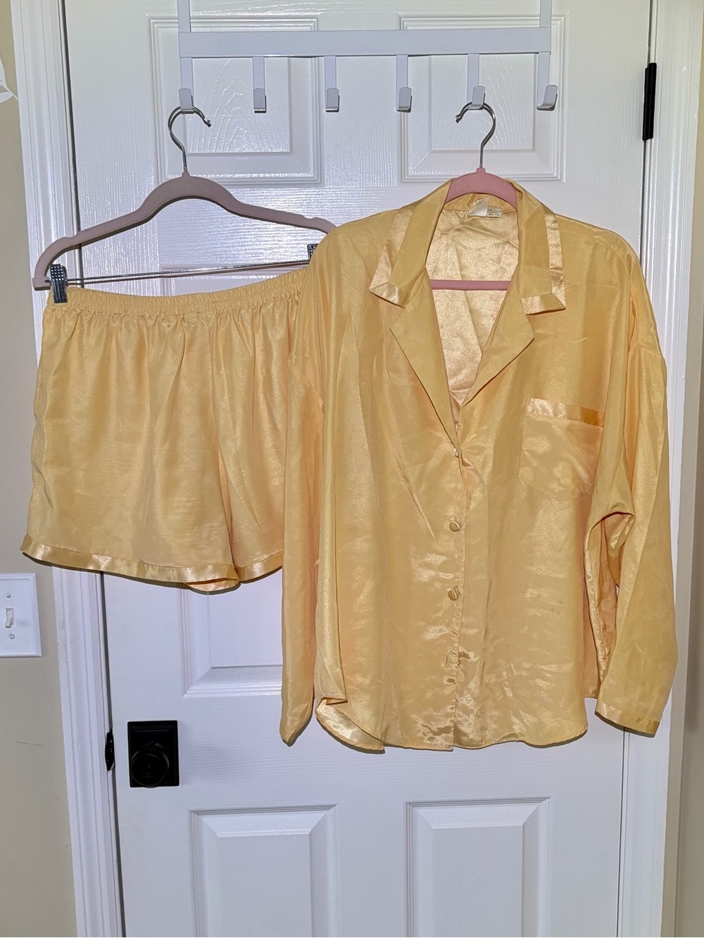 Vintage Gold Label VS 90’s Silky Yellow Pajama Shorty Set. Size XL